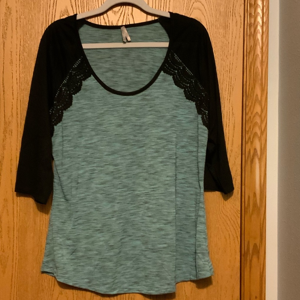 Vanity 3/4 sleeve teal and back top, size 2x
